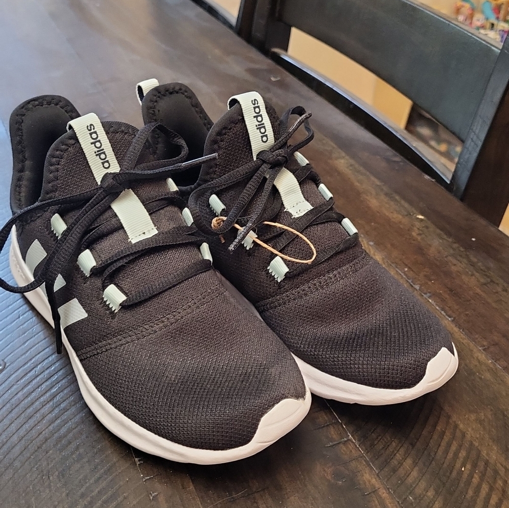 NWOT Girls Adidas shoes